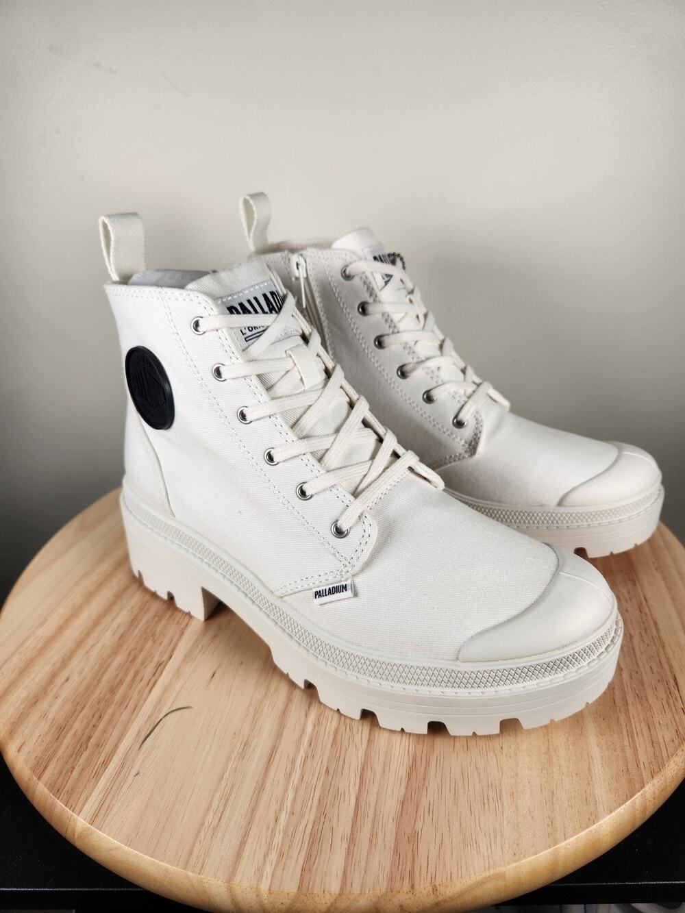 Palladium Pallabase Twill Women’s Combat Boots White Canvas Platform Size 8 NWT